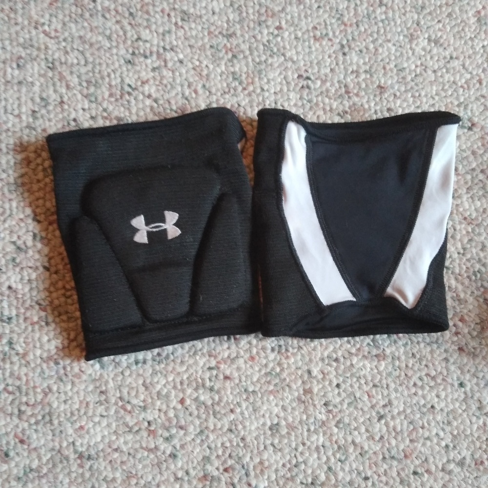 Volleyball knew pads